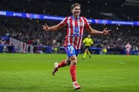 前锋连续助攻带动全队节奏